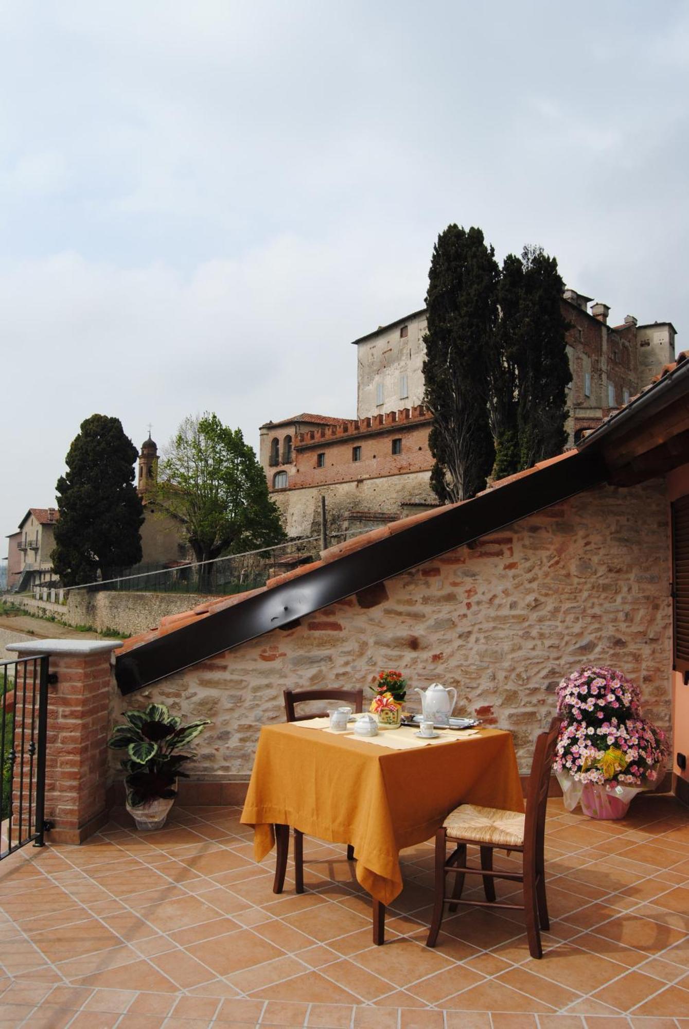 All'Ombra Del Castello Cigliè Exterior foto
