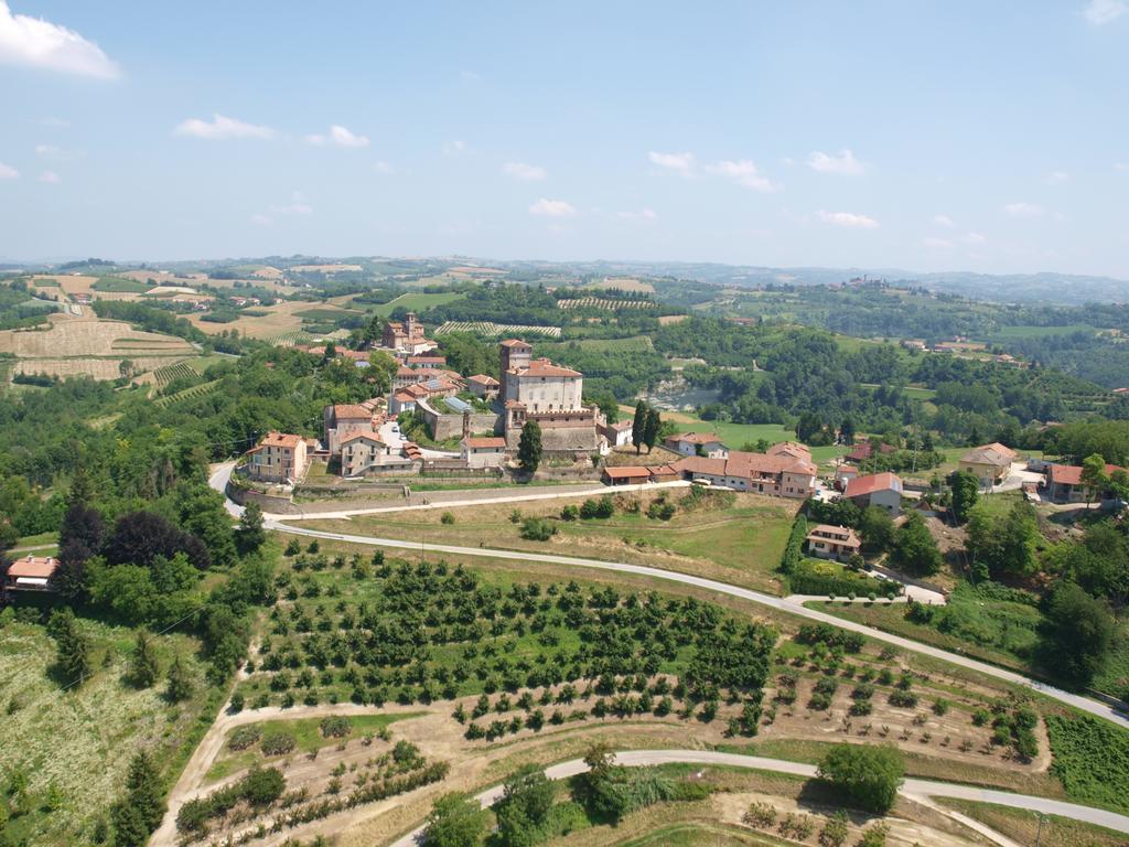 All'Ombra Del Castello Cigliè Exterior foto